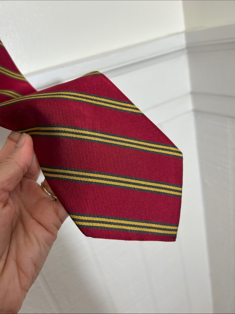 Brooks Brothers Makers Pure Silk Tie- red, yellow & green - Picture 3 of 4